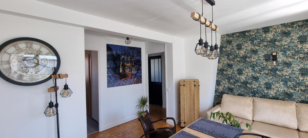 Le Petit Horloge Apartment *