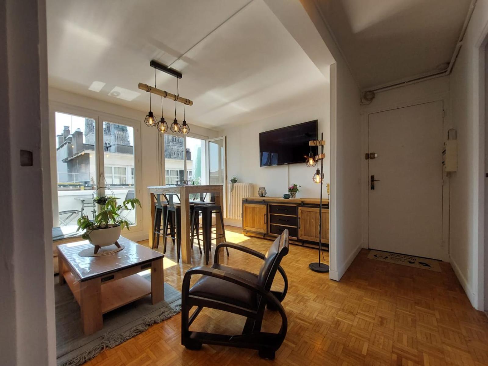 Le Petit Horloge Apartment *